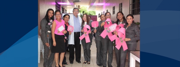 Conferencia impartida acerca del c&aacute;ncer de mama.