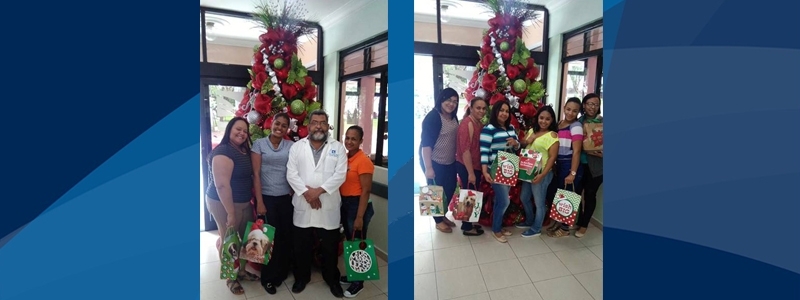 Entrega de obsequios navideños en Diciembre.